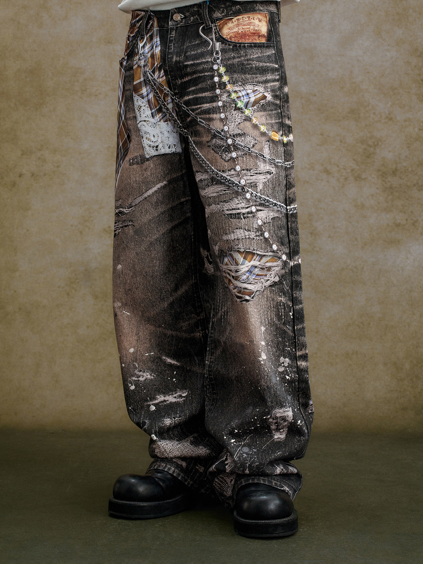 Distressed jeans with 3D printing